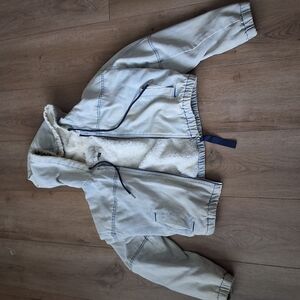 Stylish Hooded Jacket with Sherpa Lining